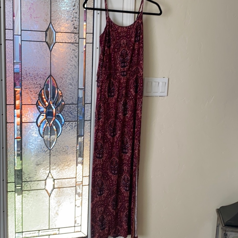 Maxi dress side slit